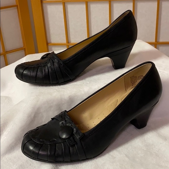 Strictly Comfort Black Leather Heels Sz 8.5 - Picture 2 of 5